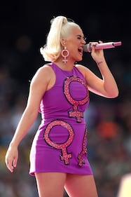 Katy Perry col pancione, foto 1