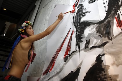 Femen nude: le foto delle proteste 8