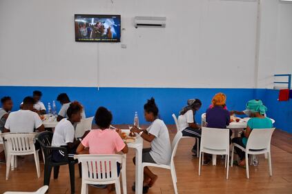 I migranti della Open Arms e della Gregoretti a Pozzallo 4