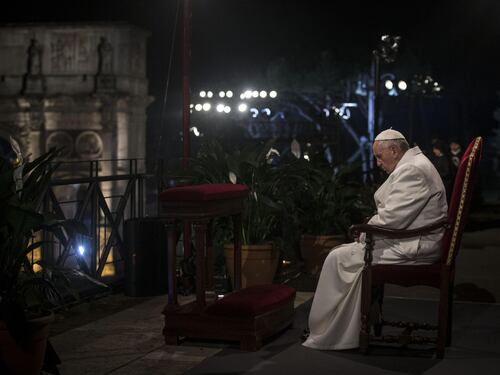 Nella Via Crucis di papa Francesco il dolore per i cristiani perseguitati