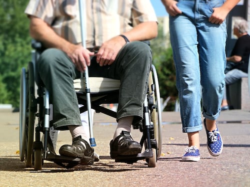 Livorno, disabile sfrattato: anonimo benefattore compra la casa all'asta e gliela restituisce