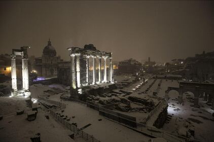 Dai Fori Imperiali al Colosseo: Roma imbiancata 17