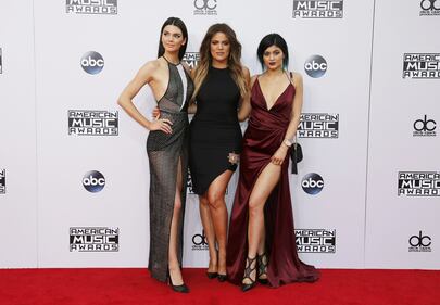 Kylie Jenner, scollatura hot alla serata taco 11