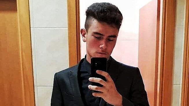 Pestato dalla baby gang, 18enne finisce in coma