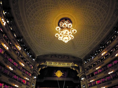 "Palestina libera", ma la maschera licenziata dalla Scala sarà risarcita: la scelta delle toghe