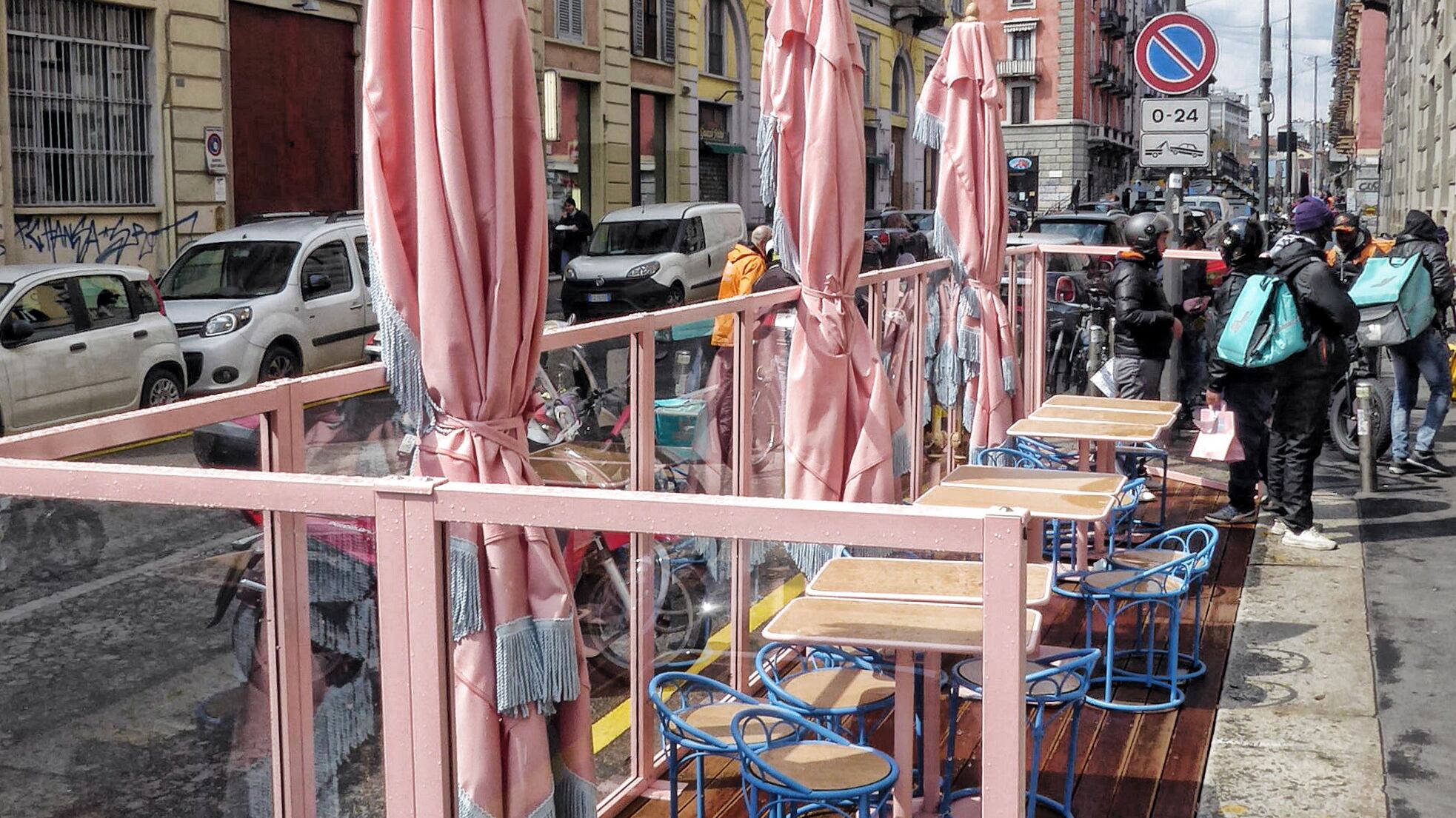 Ristoranti e bar: sì ai dehor. Riaprono i cinema e i teatri