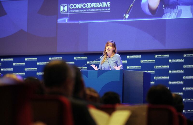 Gonna birichina, così si vede la cellulite della Boschi 4