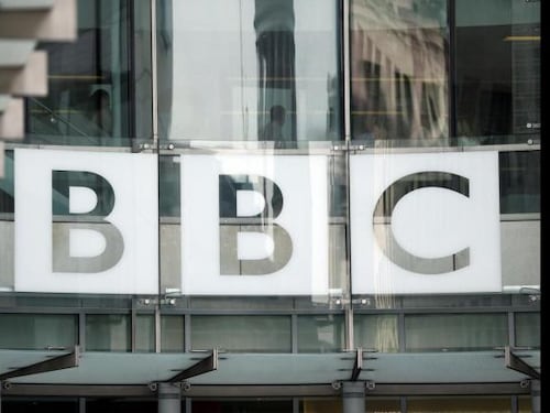 Uk, Bbc sotto accusa: "Manda in onda show razzisti"