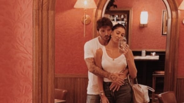 Belen Rodriguez: "Mi sculaccio il sedere da sola"
