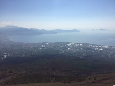 Vivere sulle pendici del Vesuvio tra fatalismo e rischio eruzione 1