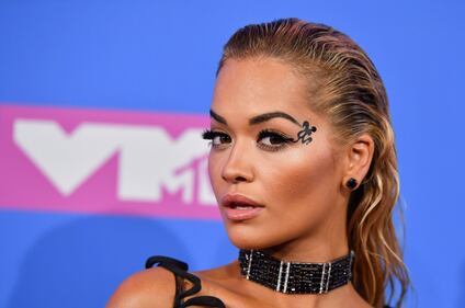 Mtv Video Music Awards 2018, bacio saffico per Rita Ora 5