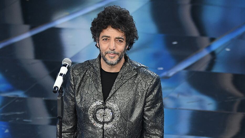 Scaramanzie, silenzi e tisane. Dietro le quinte con i cantanti