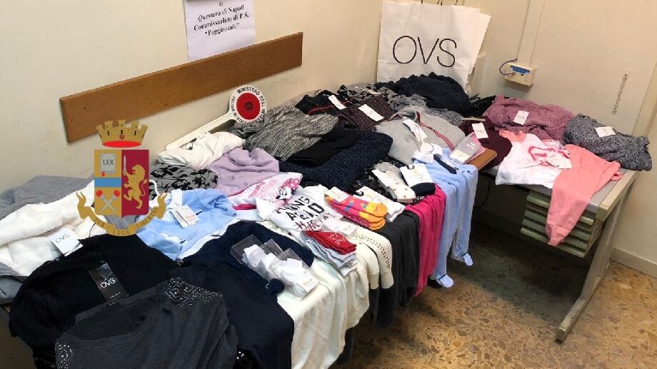 Napoli, rubano vestiti allo store: presi e condannati