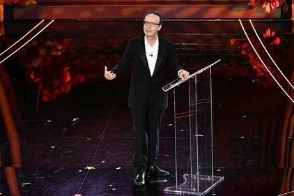 Roberto Benigni si ​prende la scena a Sanremo 9
