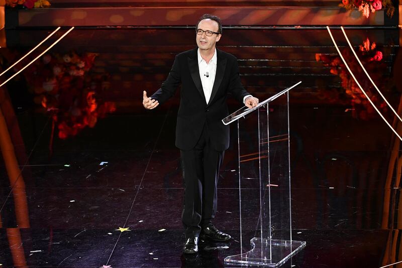 Roberto Benigni si ​prende la scena a Sanremo 9