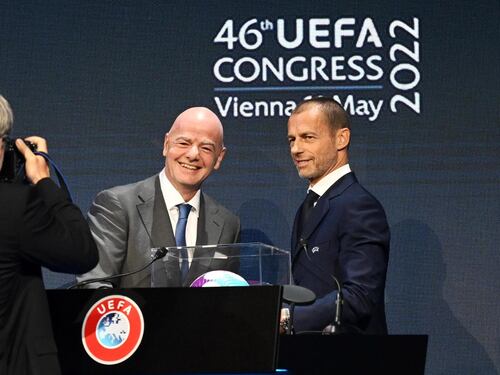 "Monopolio illegale". Stangata contro Uefa e Fifa: l'Ue sblocca la Superlega