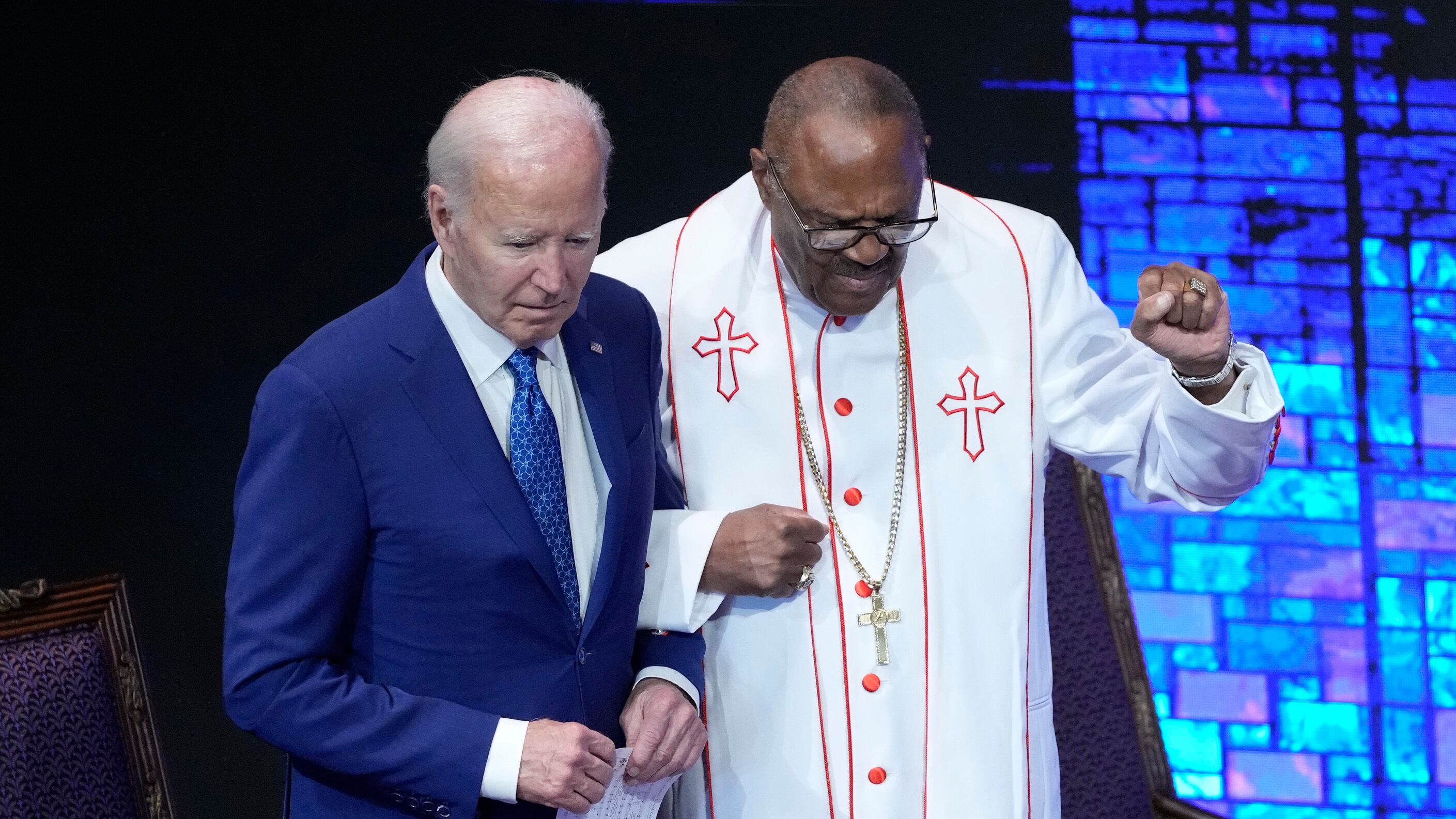 Tour e comizi, Biden rialza la testa. Ma i Dem "pregano" per il ritiro