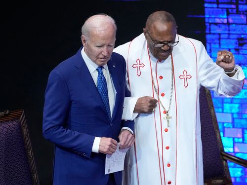 Tour e comizi, Biden rialza la testa. Ma i Dem "pregano" per il ritiro