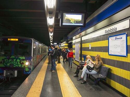 Borseggi in metro e furti nei bar, ecco dove colpisce a Roma la gang di romeni e bosniaci