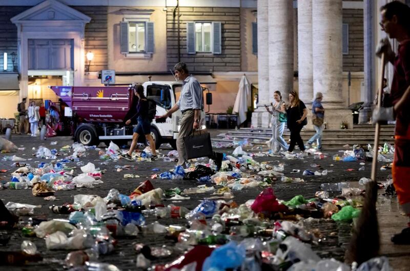 Vandalizzata Piazza del Popolo dai tifosi spagnoli del Betis Siviglia 6