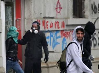 Ecco i volti dei black bloc 2