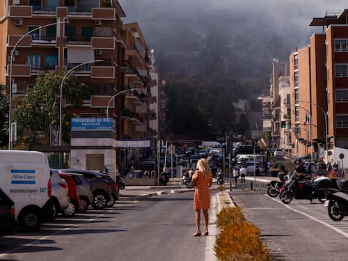 Rogo a Monte Mario, evacuati palazzi e sede Rai