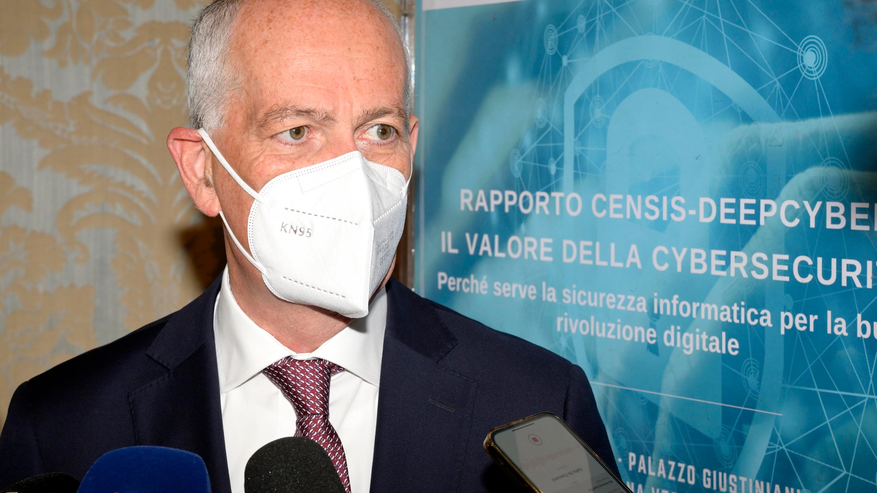 Terzo attacco hacker all'Italia. Colpiti aeroporti e ministeri Il governo: rischio escalation