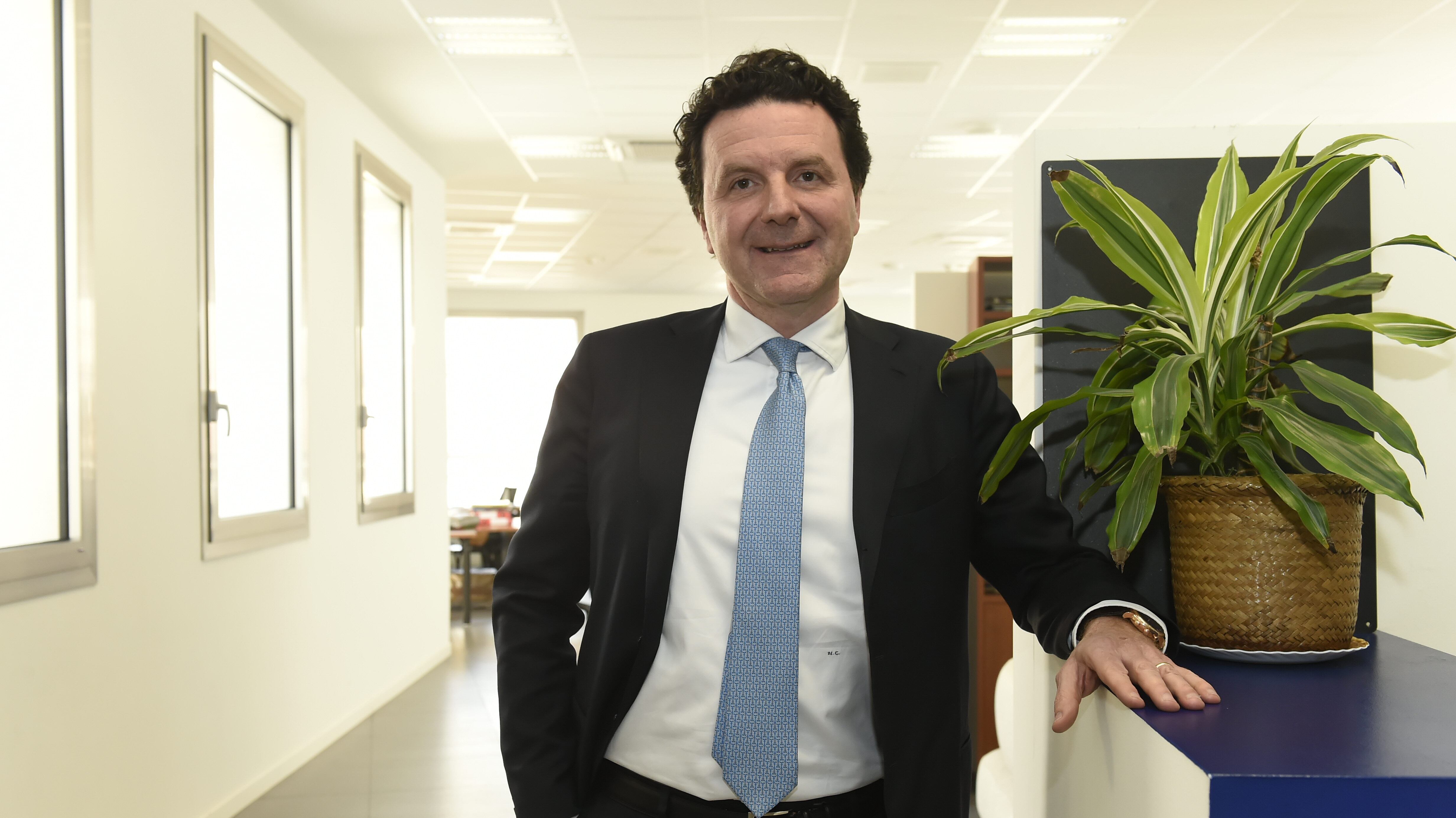 Sia punta due "prede" e tira il freno sulle nozze con Nexi