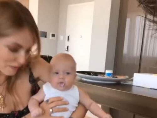 Leone ascolta in anteprima un brano di Fedez e vomita addosso alla Ferragni