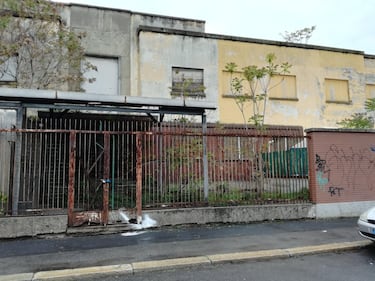 Milano, l'ex mercato del pesce occupato dagli immigrati 1