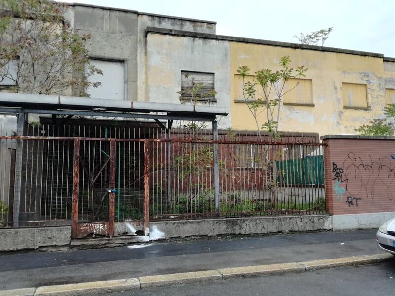 Milano, l'ex mercato del pesce occupato dagli immigrati 1