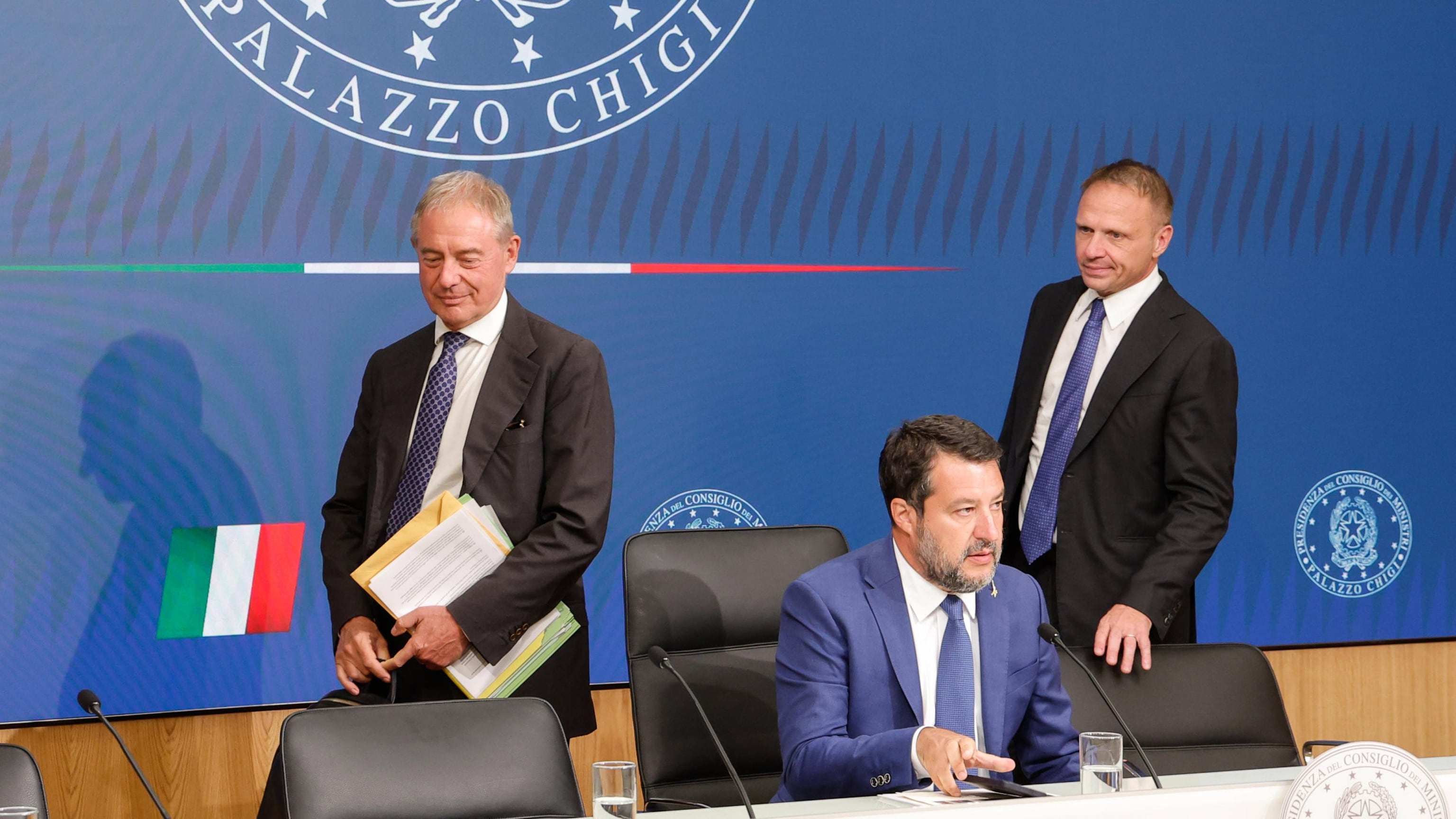 Salvini annuncia l'intervento sugli extra-profitti delle banche. "Norma di buon senso per chi è in difficoltà".