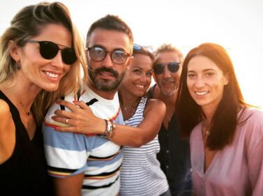 Elena Santarelli, bikini sexy contro gli hater 17