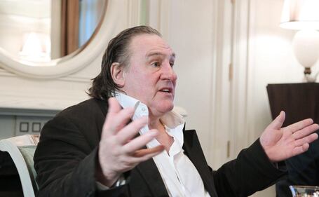 Depardieu riceve il passaporto da Putin 4