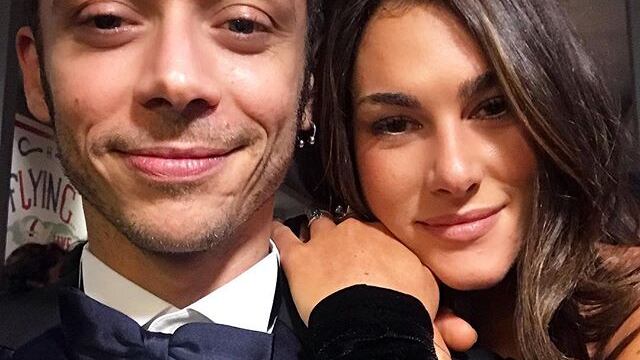 Valentino Rossi si prende un Tapiro d'Oro. Il Dottore poi glissa sulle nozze