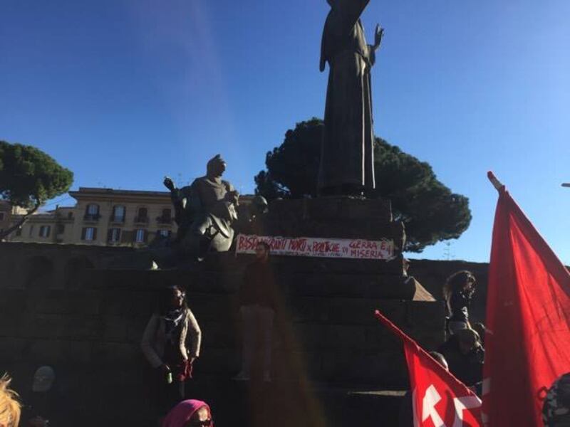 I migranti in corteo per chiedere più diritti 9