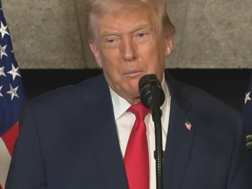 "Realizzeremo due corazzate, le più grandi mai costruite": il messaggio di Trump da Palm Beach