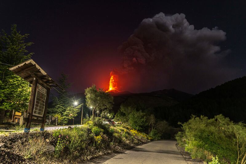 L'Etna in eruzione dà spettacolo 7
