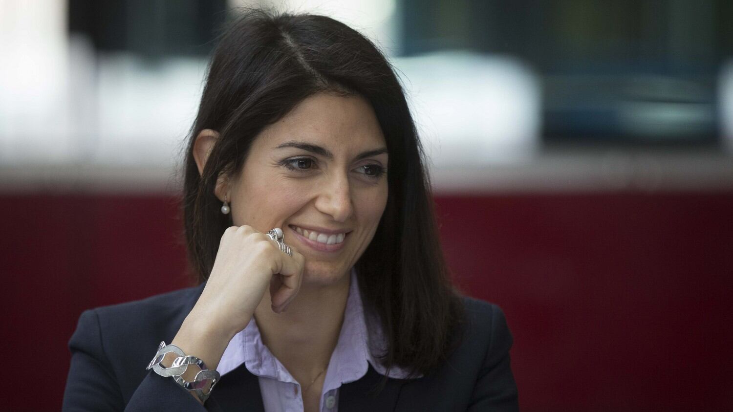 Ora la Raggi se ne va in vacanza. Le opposizioni: "Non regge la pressione"