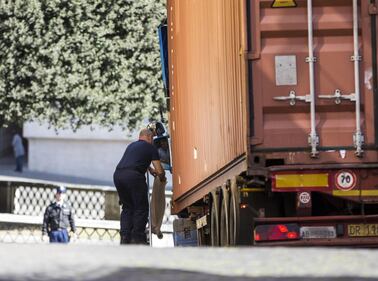 Il camion con le immagini osè imbarazza il Vaticano 4
