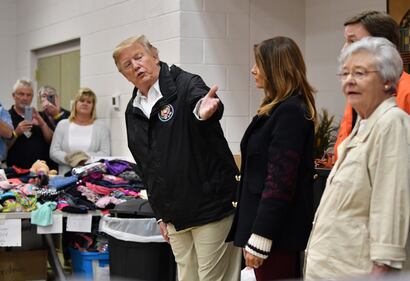 Melania Trump e il Presidente degli Stati Uniti nelle zone colpite dal tornado 7