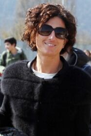 Agnese Renzi paparazzata a scuola e gli alunni fanno gesti alle sue spalle 7
