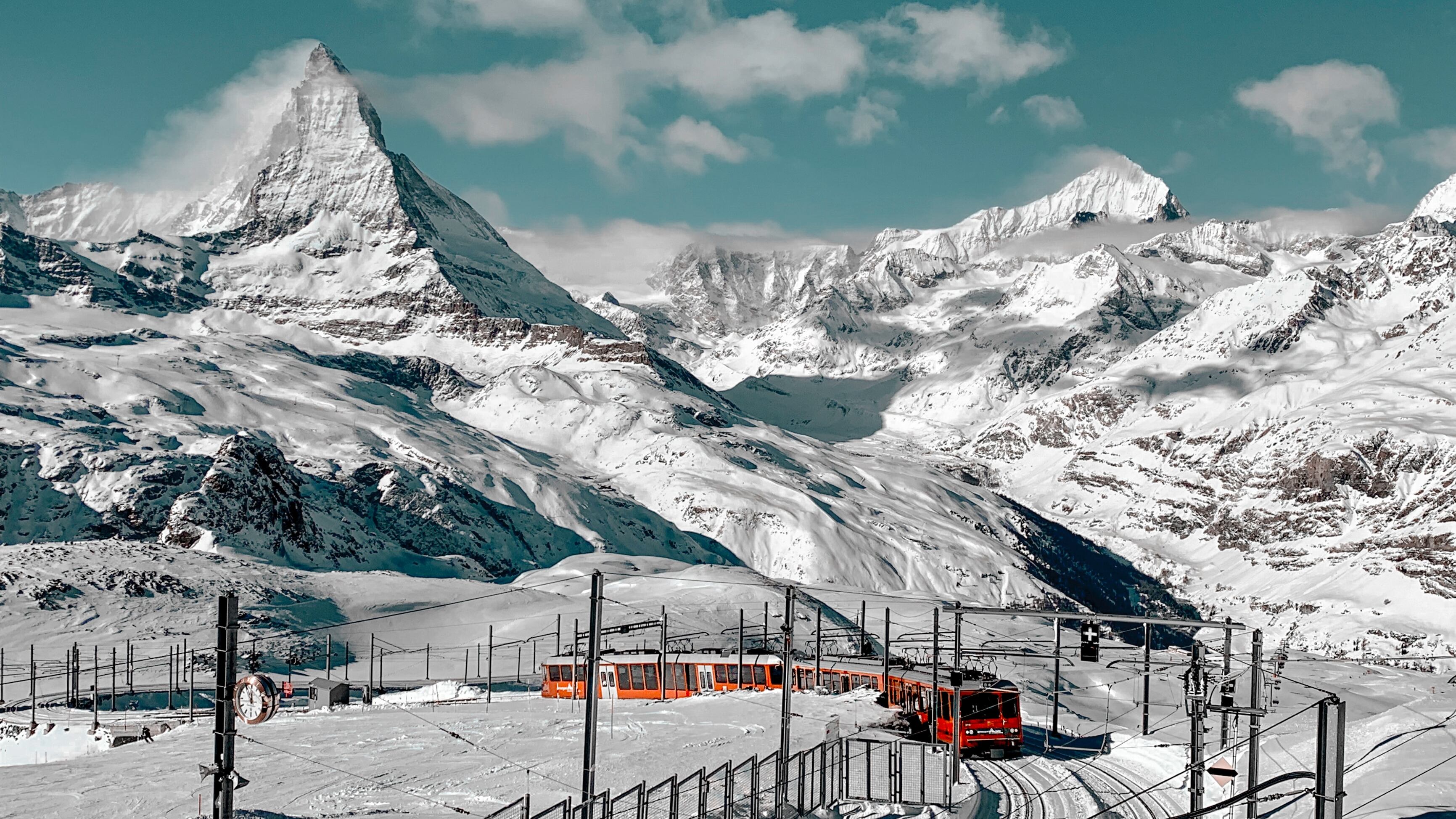 La scelta rossa della Svizzera: sì ghiacciai, no multinazionali