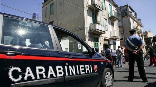 Torino, uomo 64enne ucciso sotto casa: forse un'esecuzione