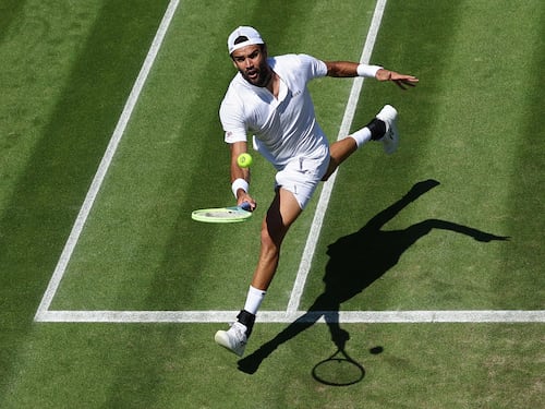 Berrettini torna martello nel suo giardino. E l'accerchiato Sinner agli ottavi coi dubbi