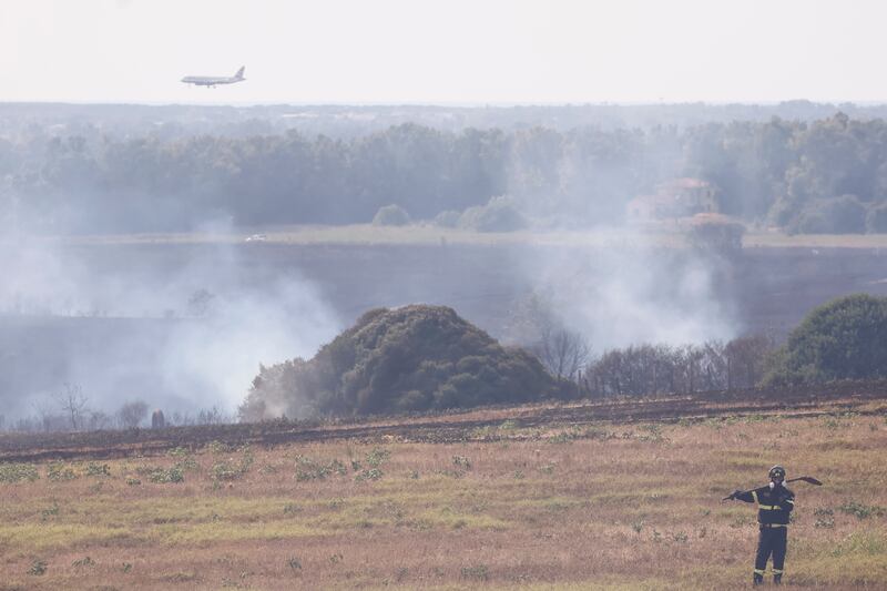 Le immagini dell'incendio scoppiato tra Monte Carnevale e Maccarese, nei pressi dell'aeroporto 9