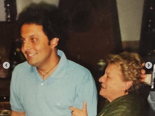 Lutto per Enrico Brignano, morta mamma Anna: "Raggiungi papà, sarà ad aspettarti"