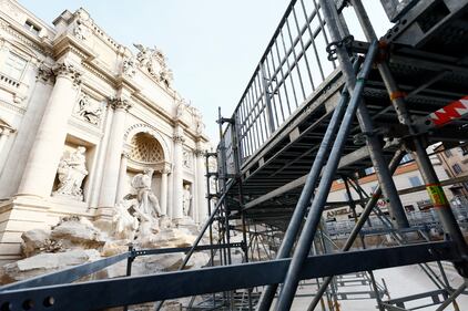 La passerella alla Fontana di Trevi 3