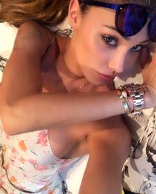 Belen Rodriguez, buongiorno in lingerie 9