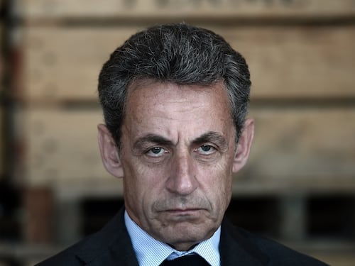 Sarkozy interrogato per 25 ore. Ora i giudici devono decidere se incriminarlo